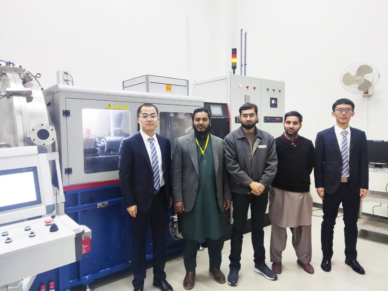 順利交付！西安賽隆桌面級(jí)制粉設(shè)備首次進(jìn)入海外市場(chǎng)